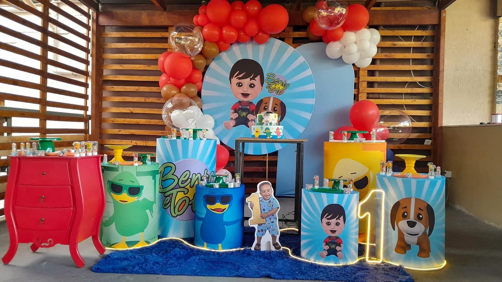Decoração infantil colorida Bento e Totó